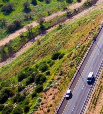 vehiculos sobre carretera
