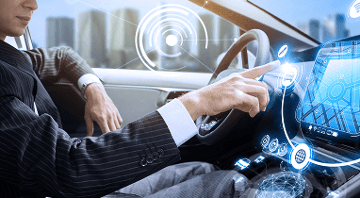 Hombre manejando con datos