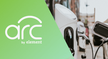 vehiculo electrico cargándose con ARC by element logo
