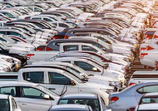 flotas de coches estacionados